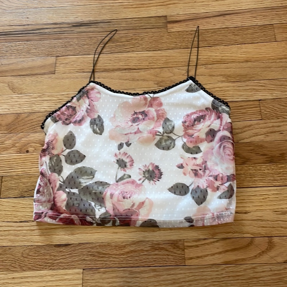 Cute floral spaghetti strap tank top, worn a couple times, great condition